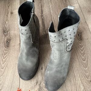 Sorel Gray Leather Ankle Boots